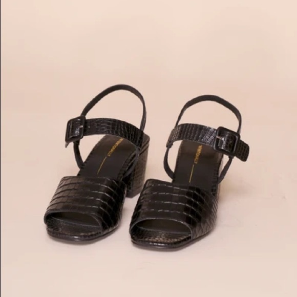 Intentionally Blank Vintage Inspired Leather Heel - Picture 3 of 12